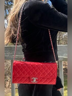 CHANEL Classic Quilted Lambskin Leather East West Shoulder Bag Red
